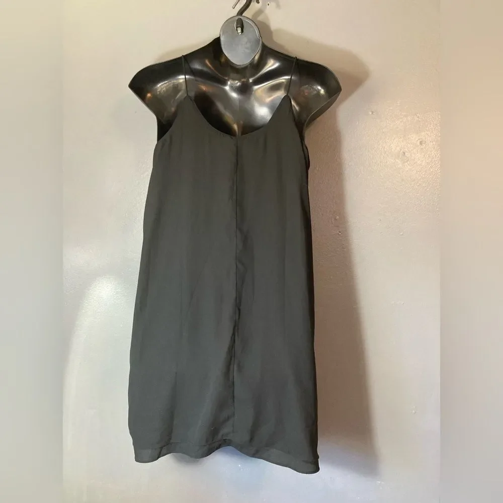 Alya Francesca’s Classic Black Pullover Dress - Picture 4 of 4